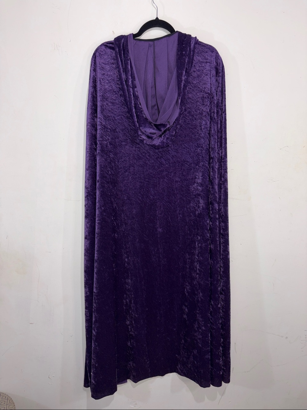 Fun World Purple Crushed Velvet Hooded Cape Cloak Adult One Size Halloween Witch - Picture 2 of 3
